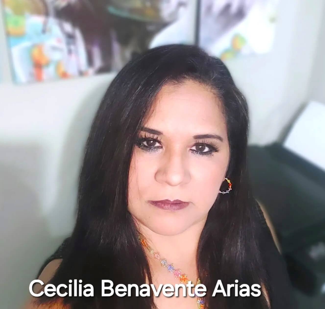 Amada es una maestra honesta, agradable, divertida y muy profesional. Me encanta.